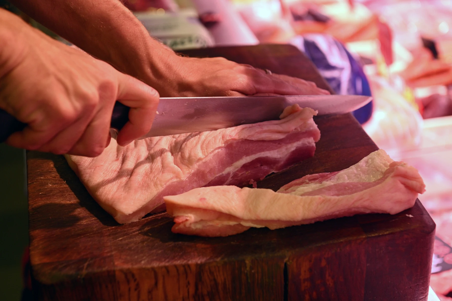 Preparació de carn al taulell